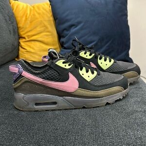 Nike AirMax Sneakers (Men’s- Size 9)